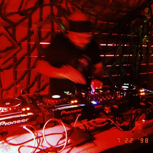 Meet your Posher, Leo - Picture 1 of 1